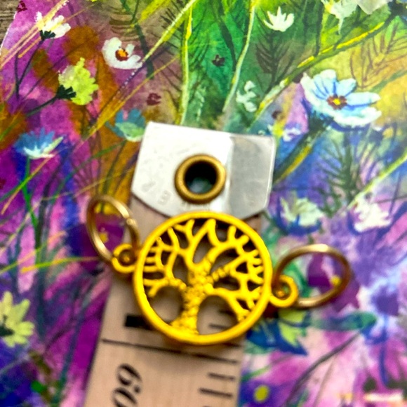 5/$10❤️❤️❤️NEW Brass Tree of Life Pendant Charm - Picture 2 of 2
